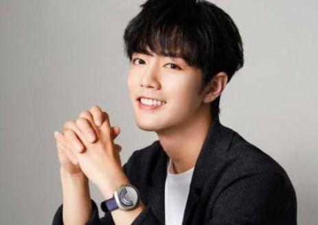 何炅和肖战最新爆料,揭秘娱乐圈幕后真相与情感纠葛